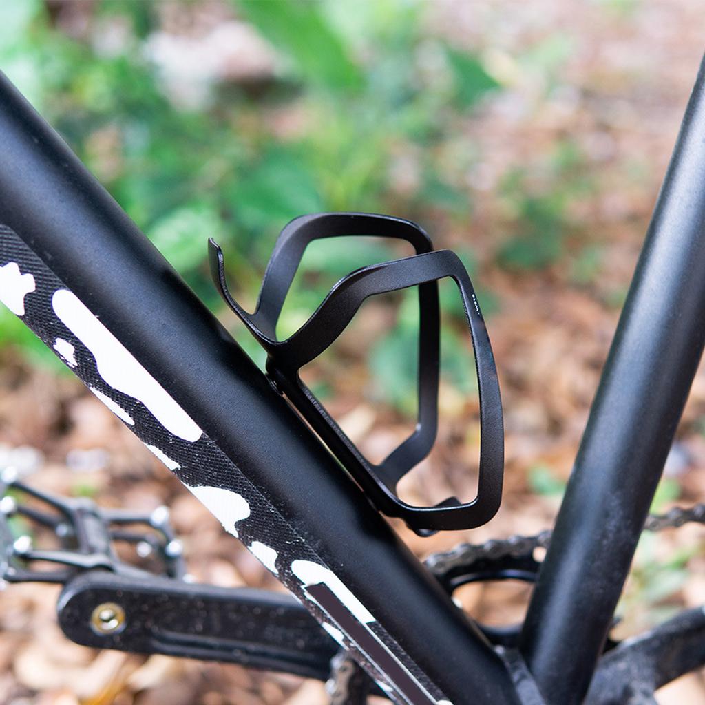 Hliníkový držiak na cyklistické fľaše odolný voči hrdzi Univerzálny držiak na pitie pre bicykle na mestské dochádzanie aj horskú cyklistiku