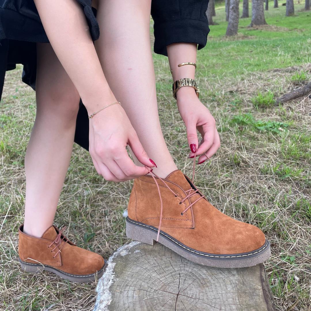 Женские зимние сапоги из натуральной кожи на низком каблуке