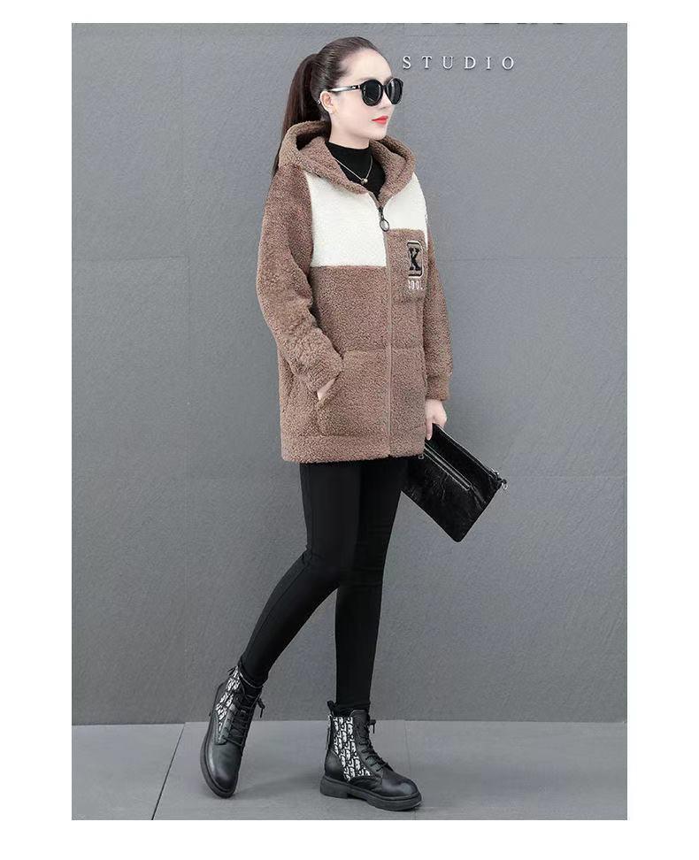 Damski sweter-płaszcz z haftem, blokami kolorów, z wełny jagnięcej - Średniej długości, podszyty polarem, sztuczne futro, luźny krój, Moda jesień/zima