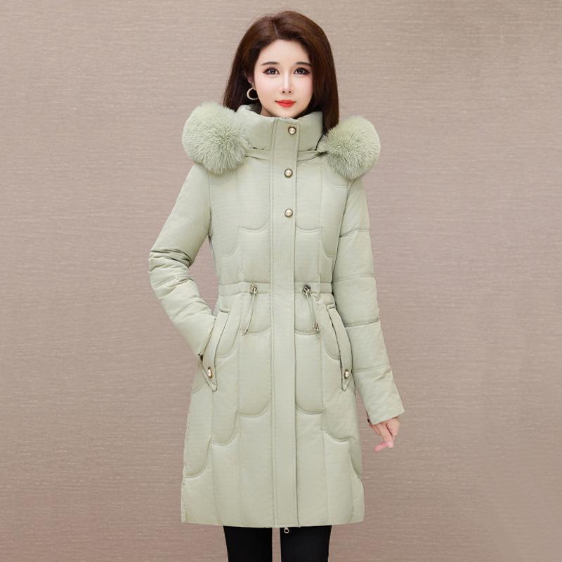 

Женское полупальто средней длины приталенного силуэта с мягкой хлопковой подкладкой, съемным капюшоном и меховым воротником, 2025 3XL