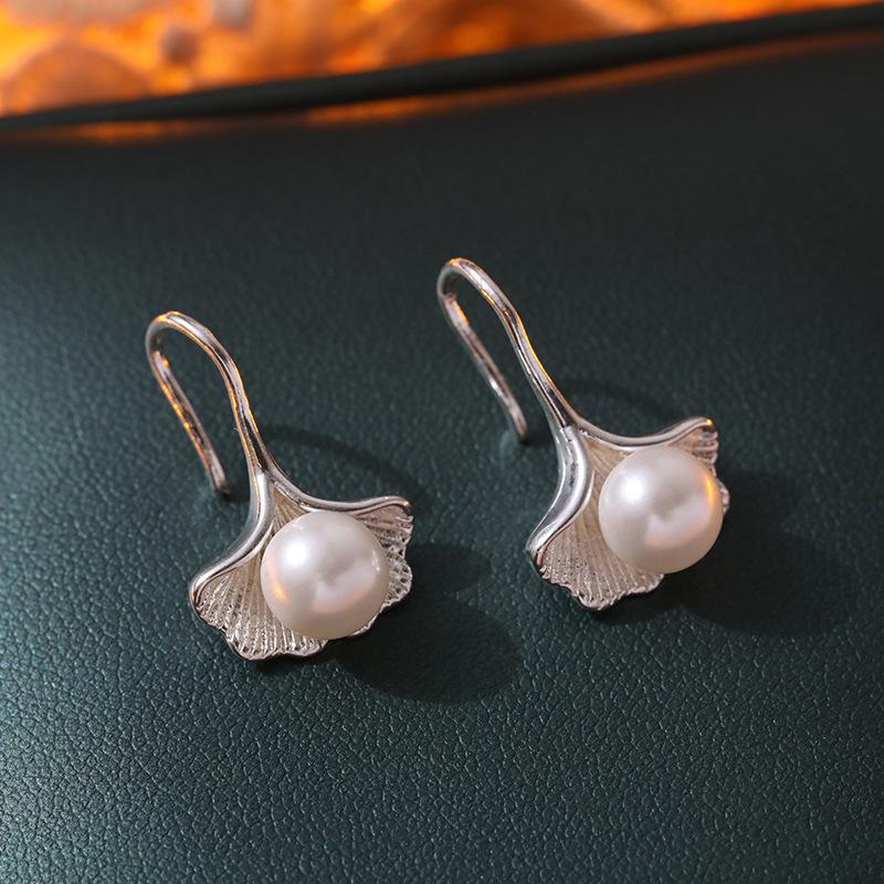 New Leaf Earrings, Earrings, and Accessories for Women with A Simple and Elegant Style