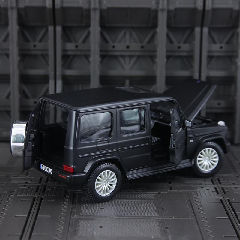 AATQ1 Maisto 1:25 Simulated Mercedes Benz G500 alloy car model doors can be opened rich details, fine workmanship, and good quality