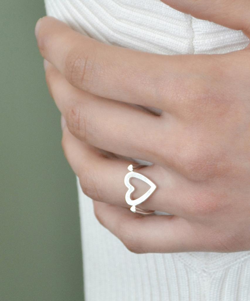 Nuavo Moving Heart Ring