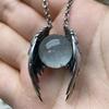 Nový retro náhrdelník Ghost Wing Crystal je módní, jedinečný a personalizovaný.. Je to starožitný přívěsek a přívěskový doplněk