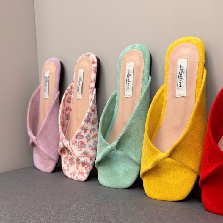Flat-bottomed slippers women's outer wear 2025 new summer cool slippers fairy shoes comfortable and versatile beach with skirt sandals