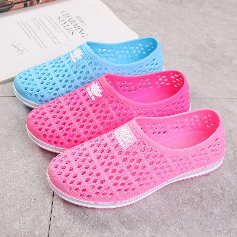 

2025 Summer New Beach Women Sandals Breathable Women Casual Shoe Hole Shoes Light Clogs Home Garden Outdoor Flat Slippers 38 рожевий