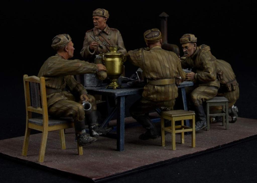 MiniArt Scale Plastic Model Kit Soldiers Having Dinner On the Front Line 1/35 MA35325 (5 Figures)