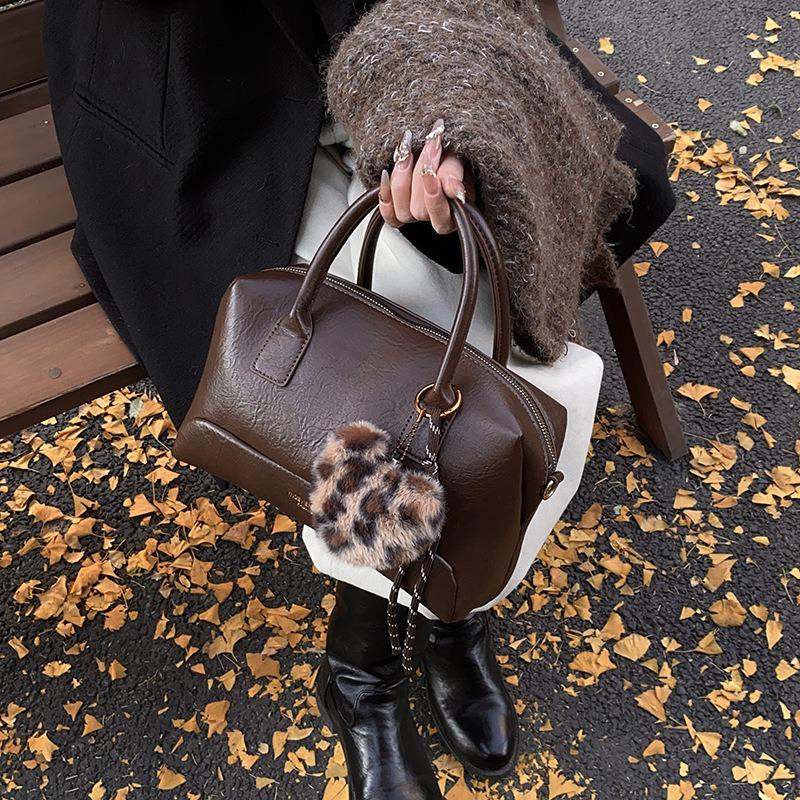 Retro Bag Women's Large-capacity New Autumn and Winter Versatile Messenger Bag Casual Fashion Commuter Pillow Bag