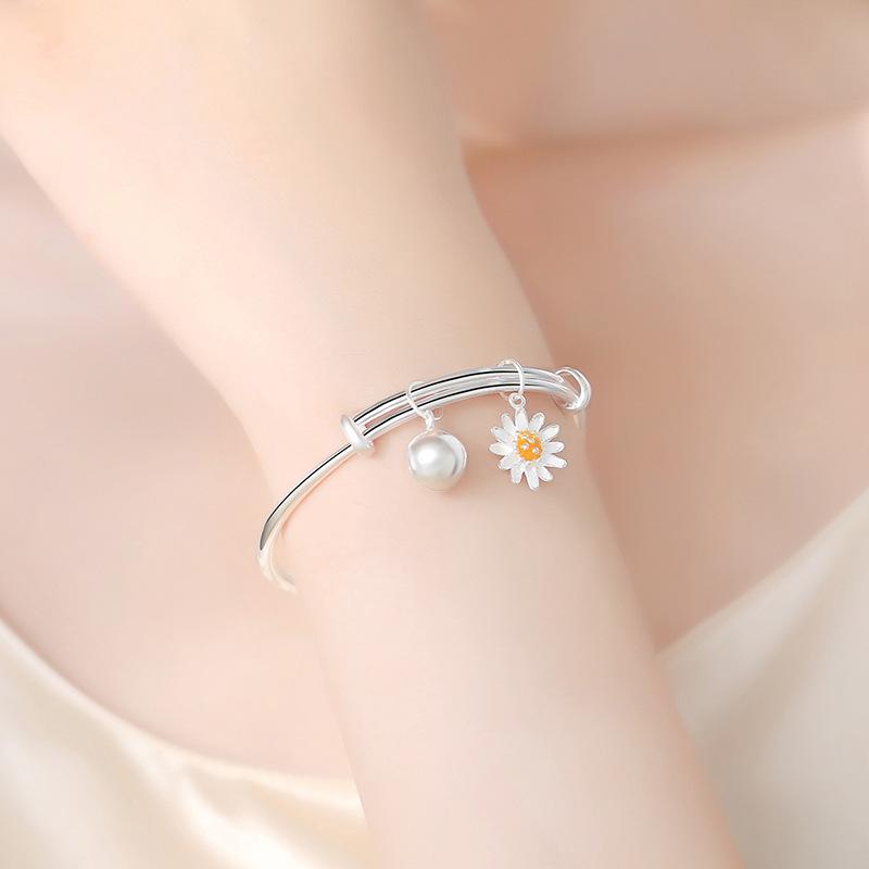 Little Daisy Bracelet Female Instagram Small Design Youth New Plating 999 Silver Chrysanthemum Bell Pendant Bracelet Gift