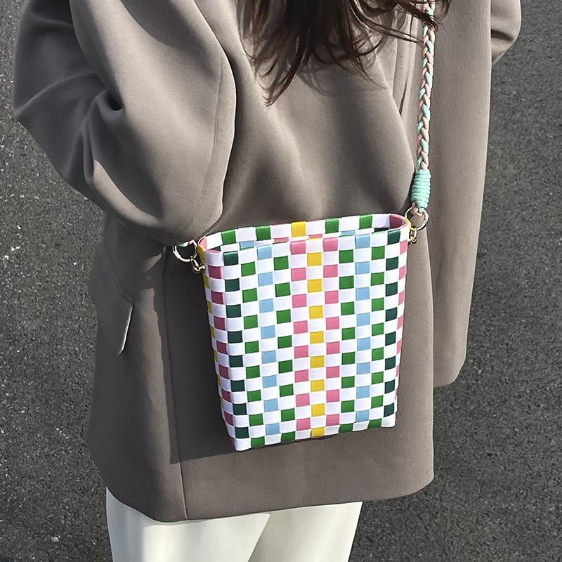 Summer niche woven bags women's new fashion versatile messenger bags popular shoulder bucket bags
