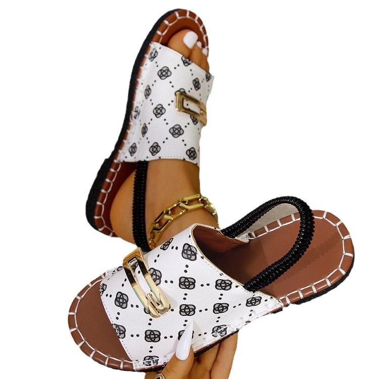 Large size one-word with round head European and American style sandals, new flat-bottomed metal buckle beach women's shoes