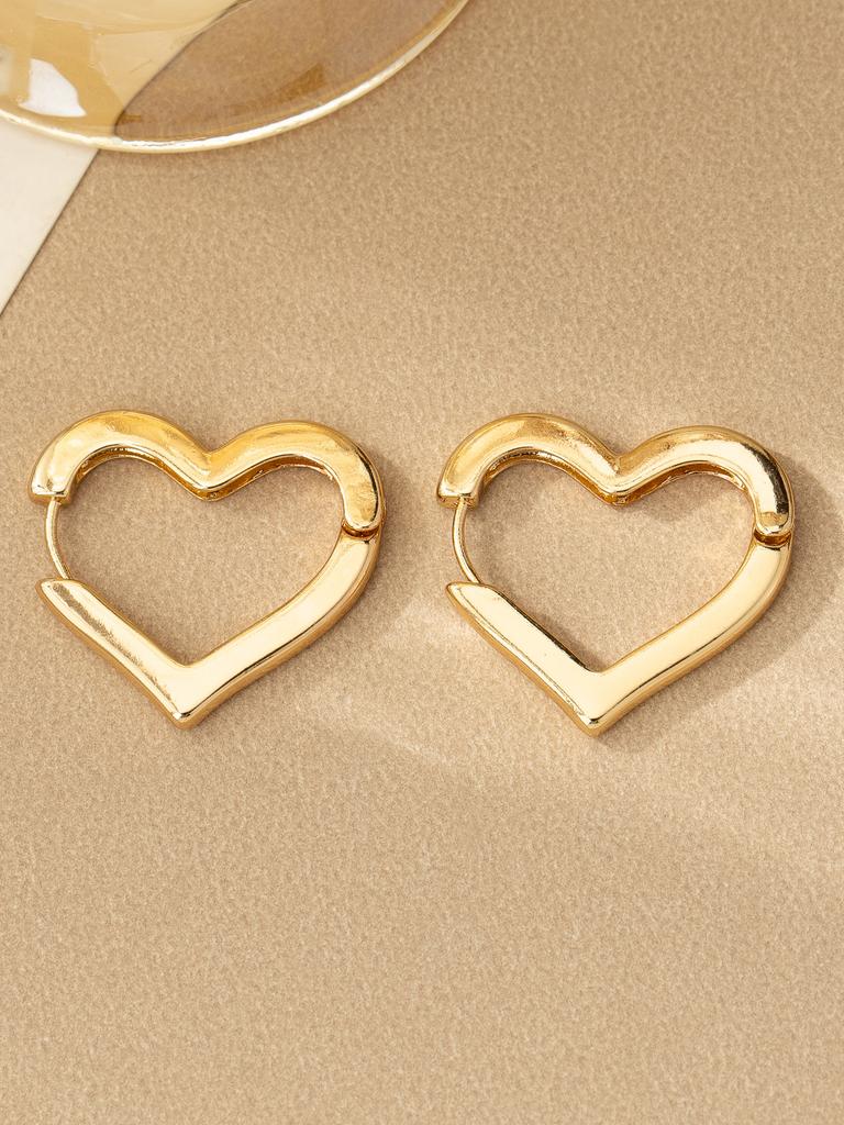 Hollow Love Earrings Design Elegant and Sweet Stud Earrings Classic Trend Simple Earrings