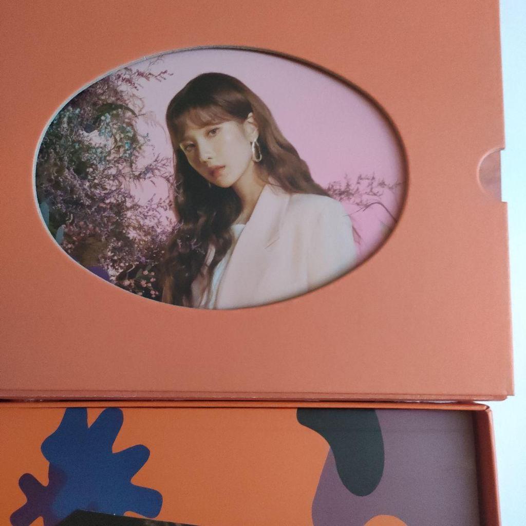 [USED] IZ*ONE All members autographed CD BLOOM*IZ