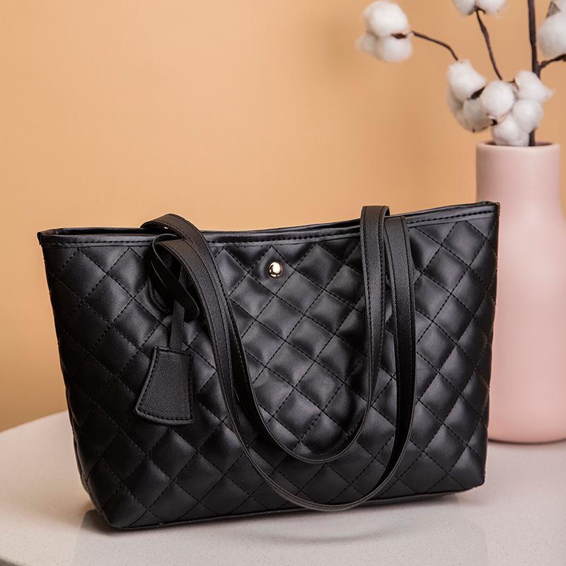 Chic Embroidered Tote Bag for Women - Spacious & Stylish Shoulder Handbag with Fixed Strap, Polyester Lined, Faux Leather чёрный