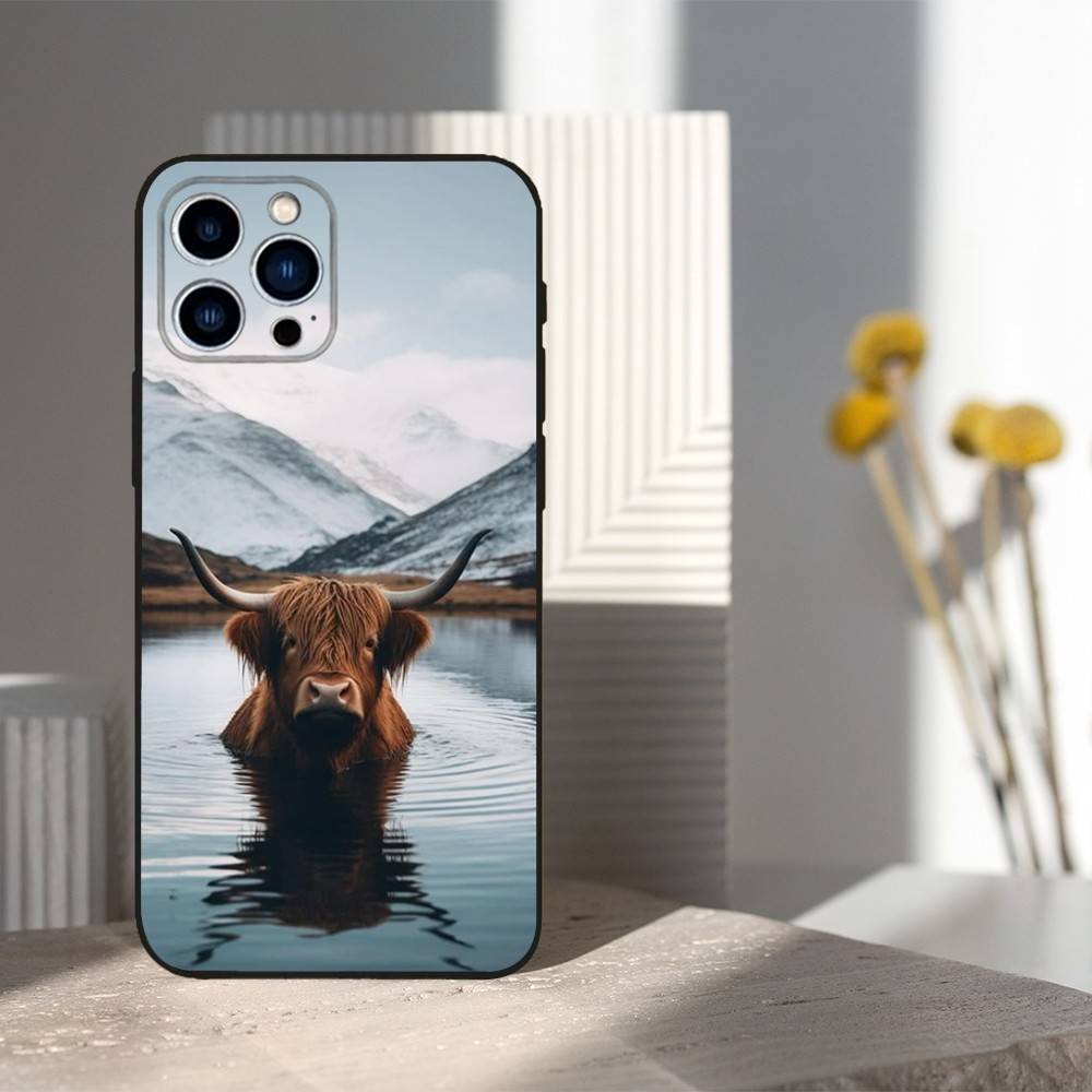 Cute Art Highland Cow For iPhone 12,14,13,15,16,11,17,X,Mini,XR,SE,XS,Plus,Pro,Max,8,7,Soft Silicone Black Case