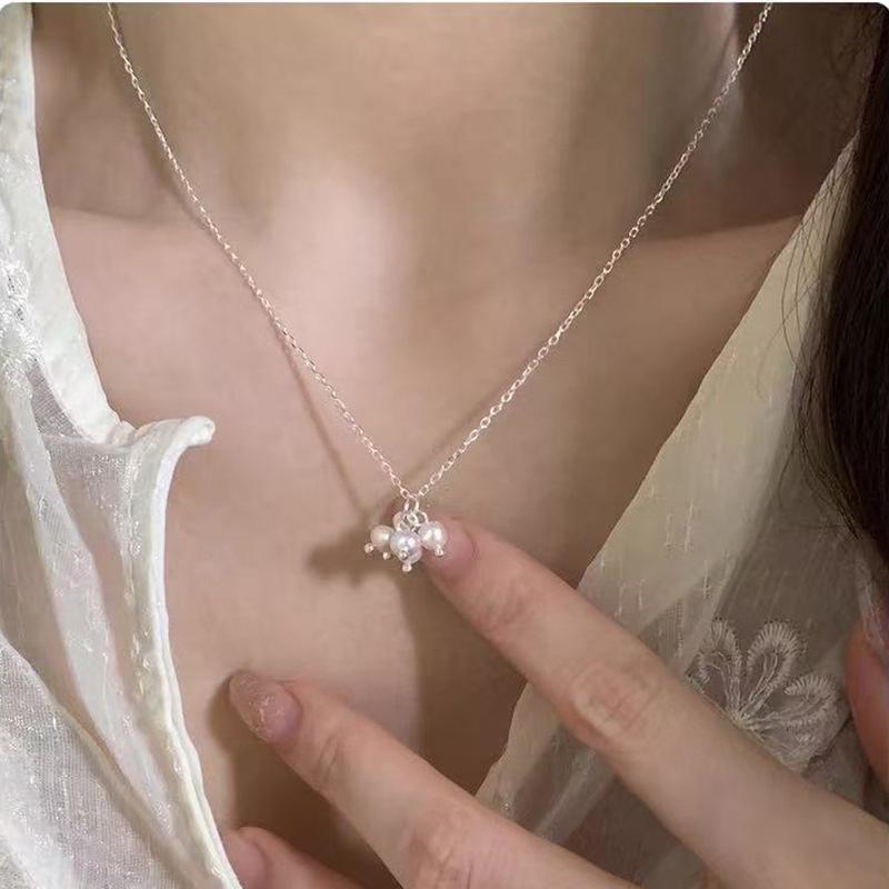 Collier de perles pour femmes: Collier élégant et chic à longueur de col, parfait pour les pulls — Cadeau d'anniversaire