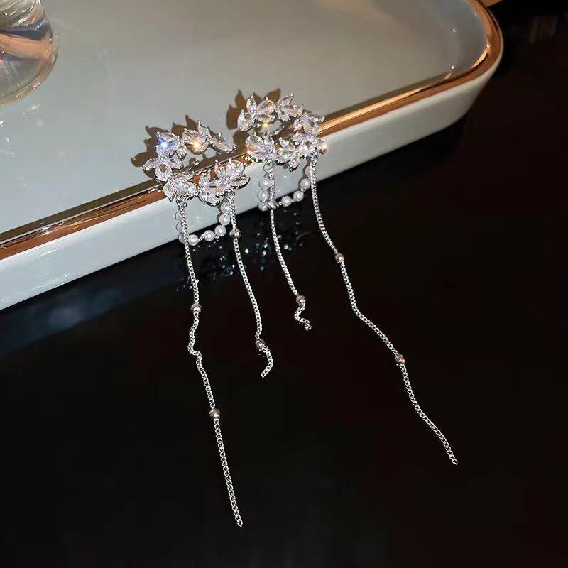 

Серьги Серебряная игла элегантные с бриллиантами, длинные с бахромой, нишевые, с темпераментом, универсальные, простые, легкая роскошь, высококлассные, женские