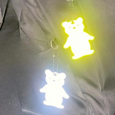 2 stücke Nette Bären Outdoor Reflektierende Tasche Anhänger Nacht Laufen Radfahren Auto Warnen Mark Student Tasche Charme Keychain Glow in Die dark Zeichen
