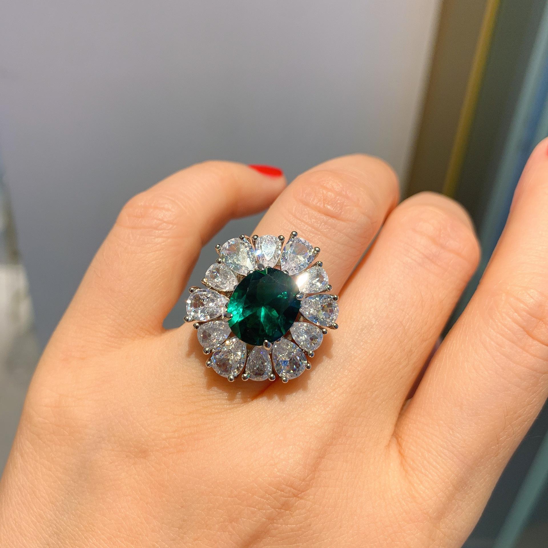 

Набор украшений Симуляция изумрудного кулона 10 * 12 Серьги-пусеты 6 * 8 Набор из трех предметов