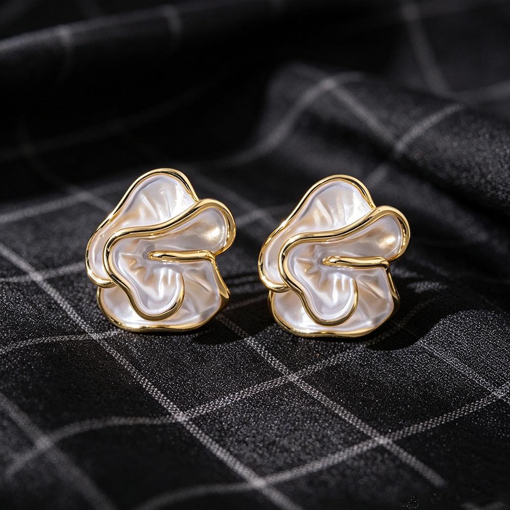 Retro Drip Glaze Flower Earrings: Light Luxury, Sweet Fashion, Versatile High-end Elegance for Women