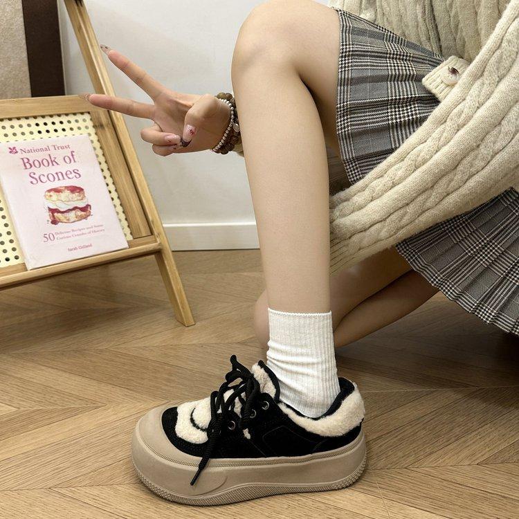 [Yushilai] Chaussures de skate à lacets style collège pour femmes 2025 hiver nouvelles chaussures décontractées chaudes en velours muffin à semelle épaisse