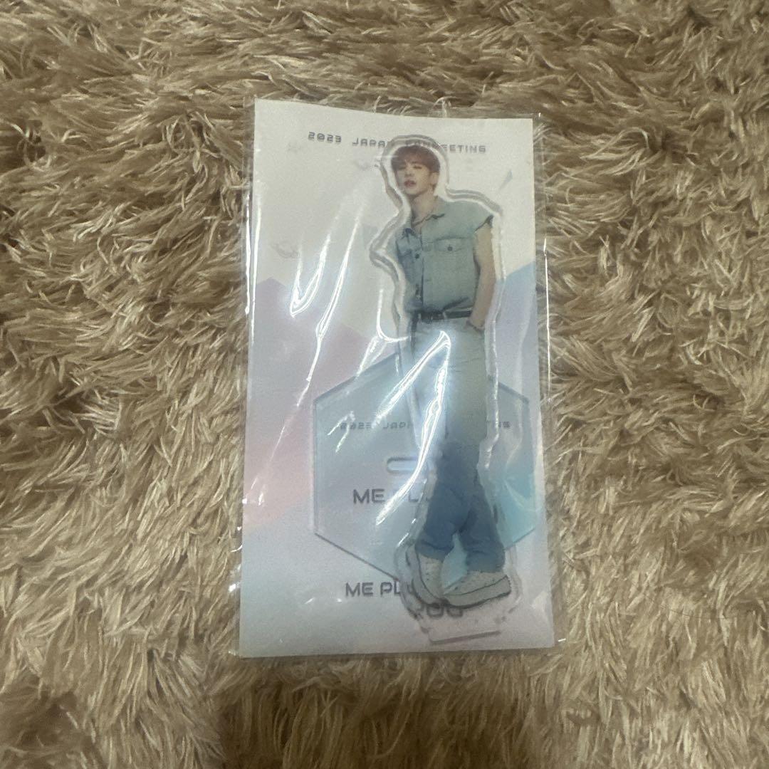 

[USED] Umti Acrylic Stand xlov