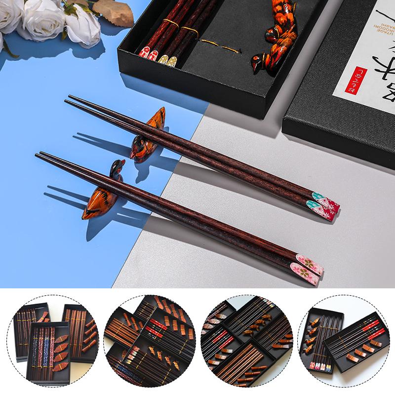 4 Pair Japanese Natural Wood Chopsticks Set Noodles Sushi Chopsticks With Chopsticks Rack Reusable Chinese Tableware Gift Box