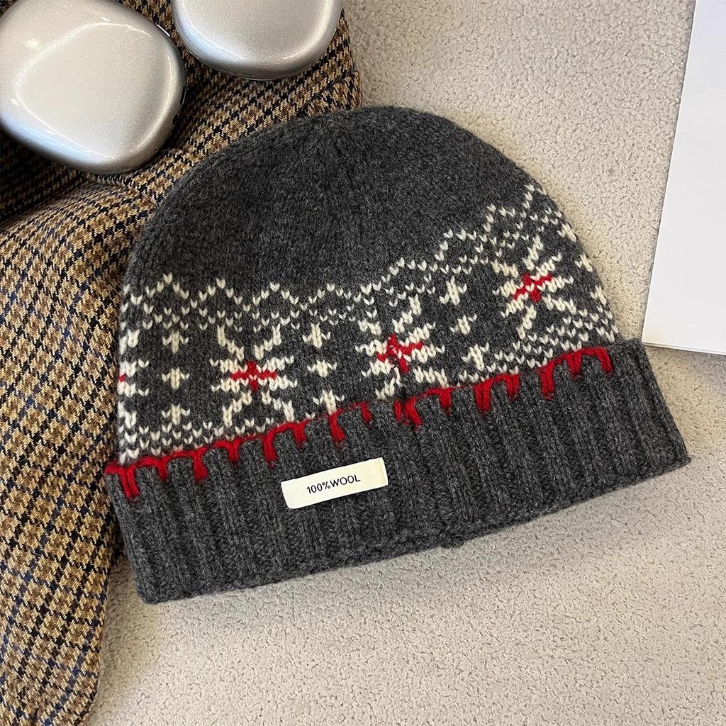 Retro Fair Isle Jacquard Woolen Hat for Men and Women in Autumn and Winter Versatile Face Showing Small Warm Ear Protection Cap
