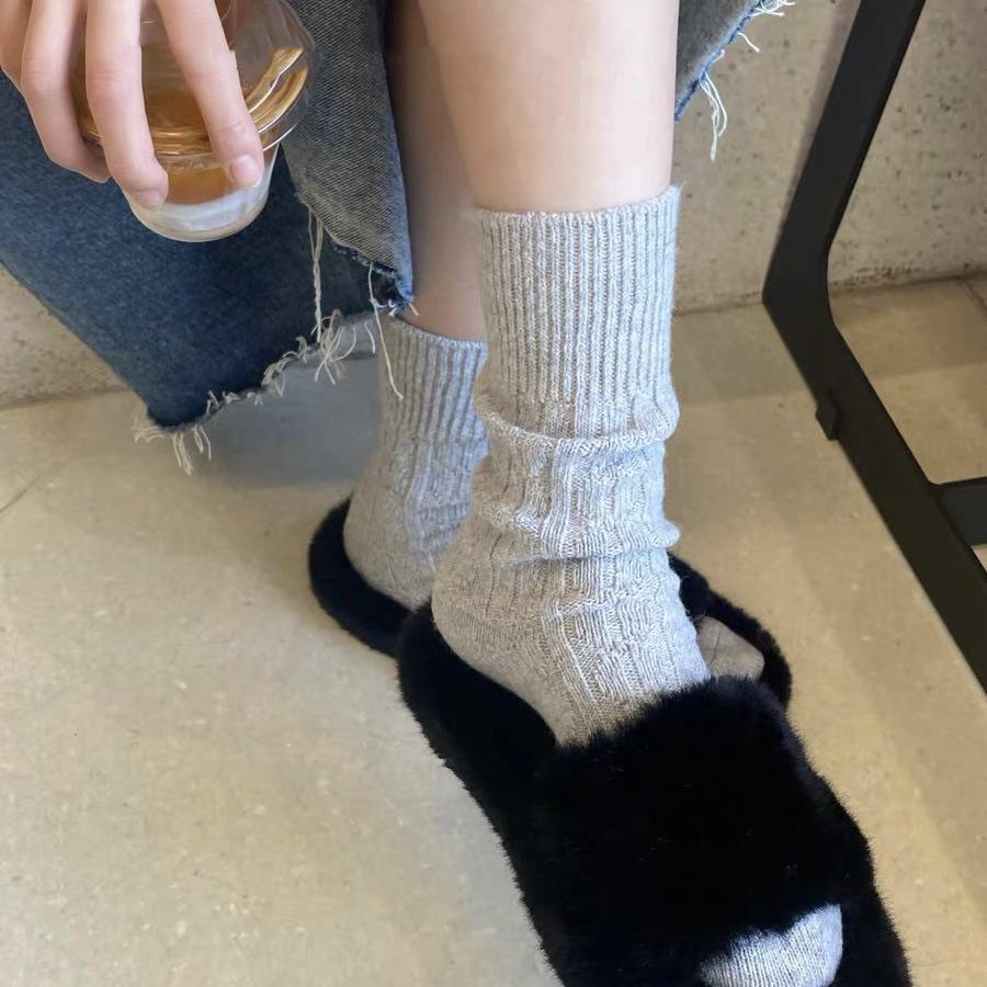 

Уютные женские носки средней длины из шерсти в стиле ретро серого цвета – толстые, теплые, в корейском стиле для осени и зимы светло-серый