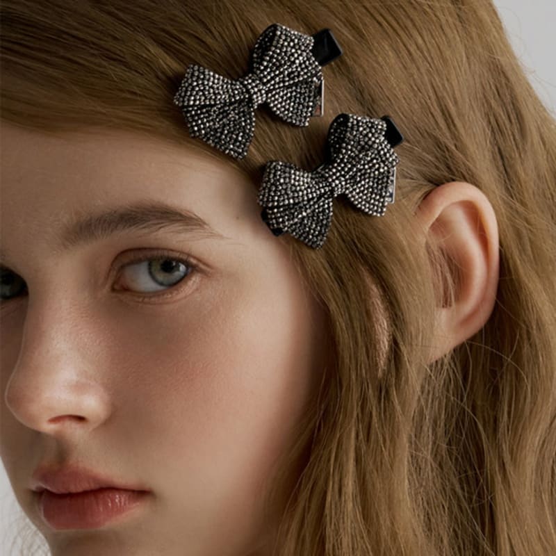 

Jean Paul Clarisse Smoky Crystal Ribbon Side Clip JP-25-015CC hematite