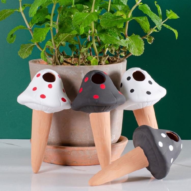 Set med 4 självvattnande spikar Terrakotta Växtvattningspikar Anordning Inomhus