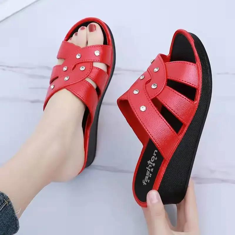 Fashion Hot Selling 2025 Slippers Platform Wedges Women Sandals Female Mules Beach Shoes Breathable Thick Bottom Non-Slip Solid Outside
