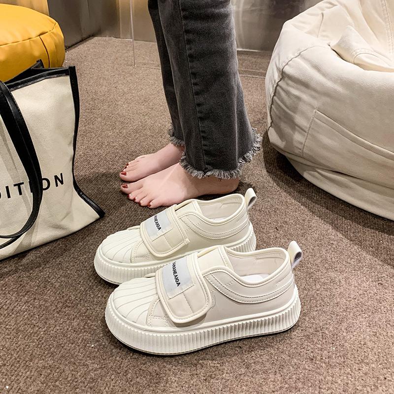 

Маленькие белые туфли, женские весенне-осенние новые повседневные спортивные туфли, универсальные туфли на бисквитной подошве, модная модная кожаная поверхность 35