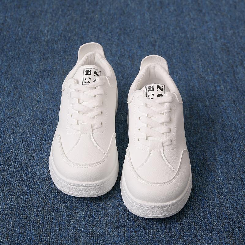 Korean version of thick-soled solid-color little white shoes for women's 2025 autumn new round-head casual shoes, student versatile board shoes are in