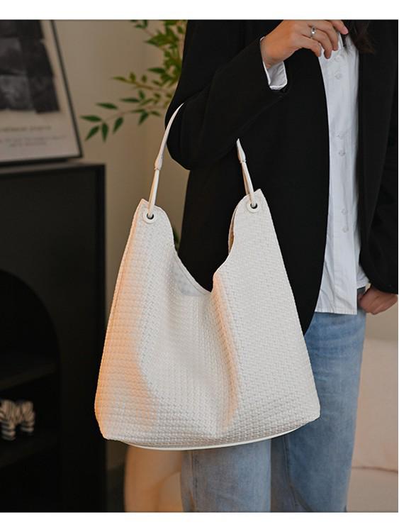 Korean Style Women's Fashion Tote Bag: Trendy, Versatile Shoulder and Commuter Bag for Women and Children