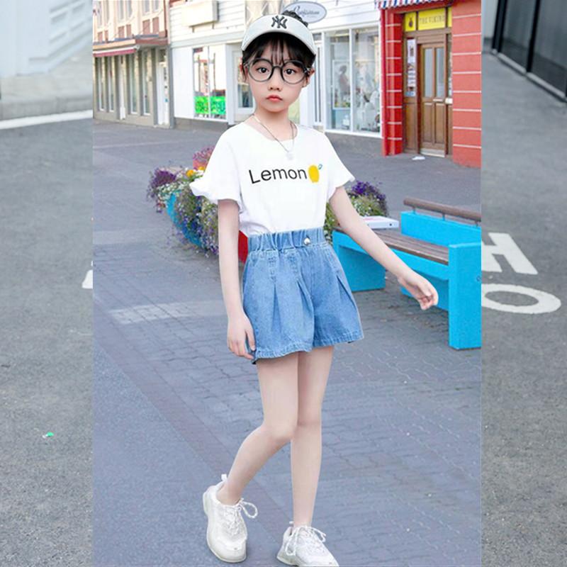 Children's denim shorts medium and large children's baby pants real pocket girls' shorts are sent on behalf of one piece.