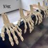 Decoraciones de Esqueleto de Plástico Duradero Manos de Halloween, Modelo de Huesos de Mano Impreso en 3D, Atrezzo Realista para Fiesta Garra de Hueso Espeluznante para Decoración del Hogar