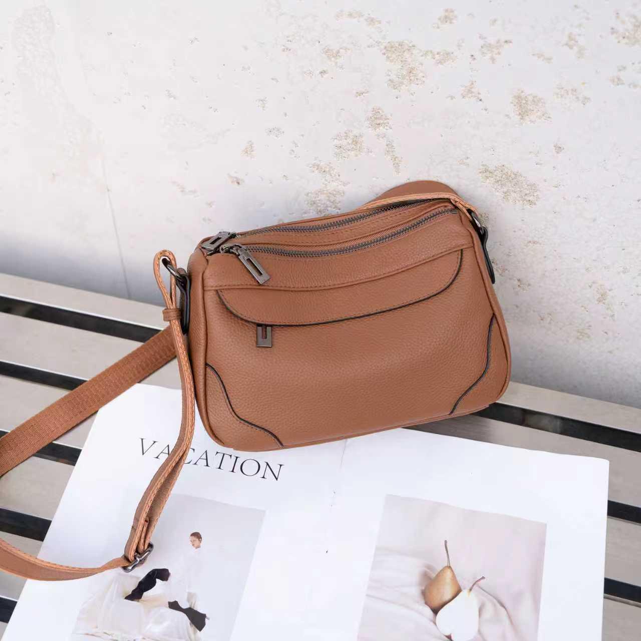 

Top Grain Cowhide Crossbody Pillow Bag - Fashionable and Practical Soft Handle Shoulder Bag for Ladies 25x15x10 cm