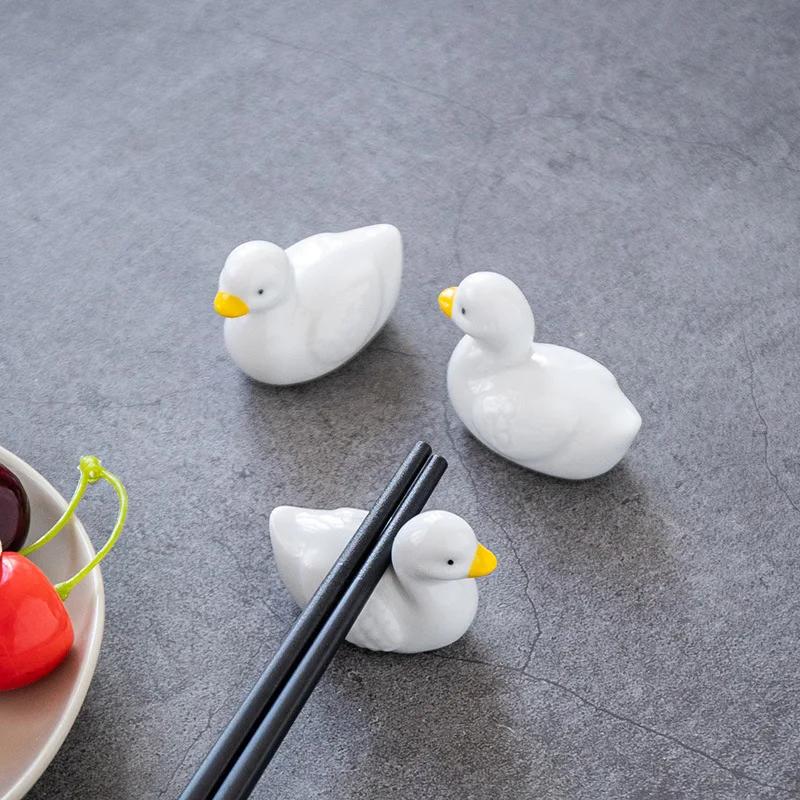 1PC Cute Porcelain Duck Shape Ceramic Chopsticks Holders Chopstick Stand Shelf Ducks Spoons Fork Rack Ceramic Rest Flatware