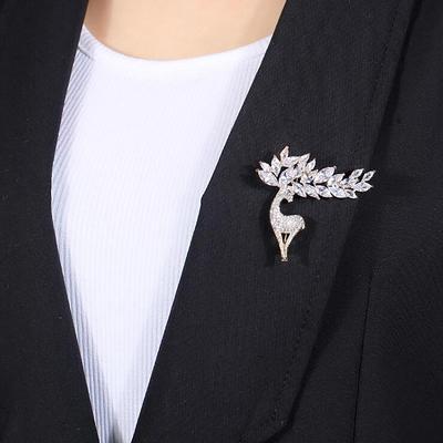 Crystal Animal Shape Brooch Sika Deer Delicate Super Shiny Coat Coat Corsage Elk Pin Accessories Women