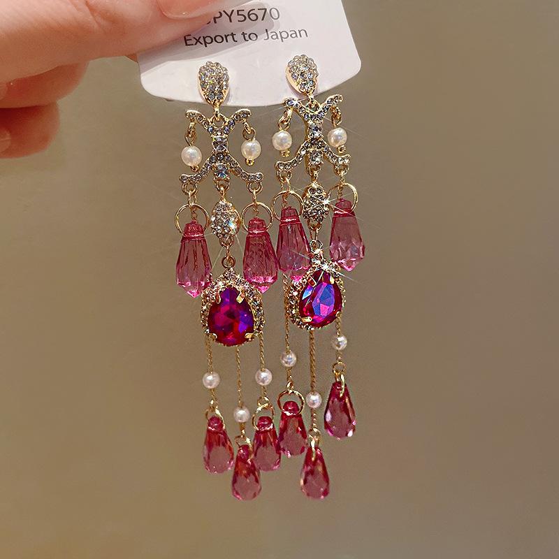 Silver needle with diamonds, crystal fringed earrings, retro court style stud earrings, earrings, high-end fashion temperament earrings.