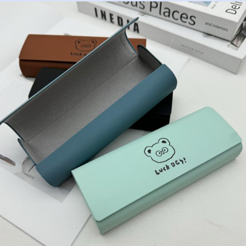 2Pcs Random Color Bear Leather Glasses Case High-Quality Stylish Sunglasses Case Portable Printed Cartoon Glasses Case Essential for Glasses Gift