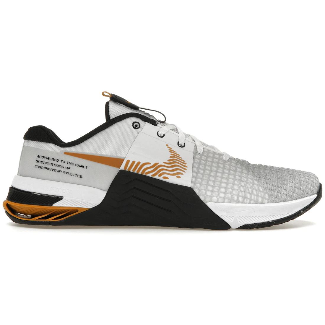 

Sneaker Nike Metcon 8 White Gold Suede(DO9328-100) 38.5