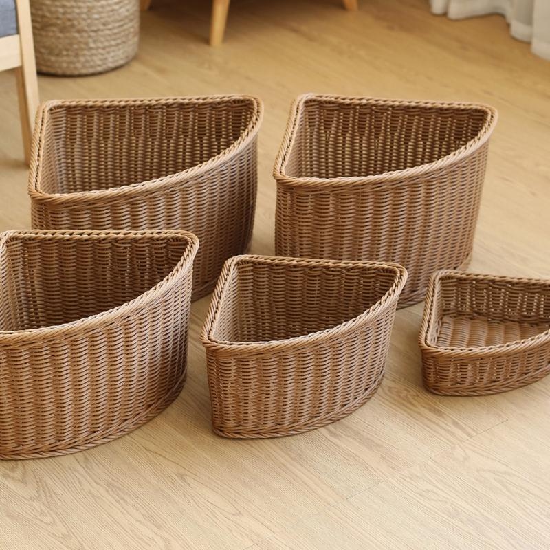 Tragbarer Eckkorb aus Kunststoff Belüftetes Regal Organizer Aufbewahrungsbox Ideal für Handtücher Kleidung und Haushaltsgegenstände