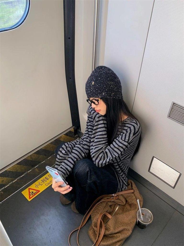 Korean Loose-Fit Color Block Stripe Long Sleeve Women's T-Shirt - Early Autumn 2025