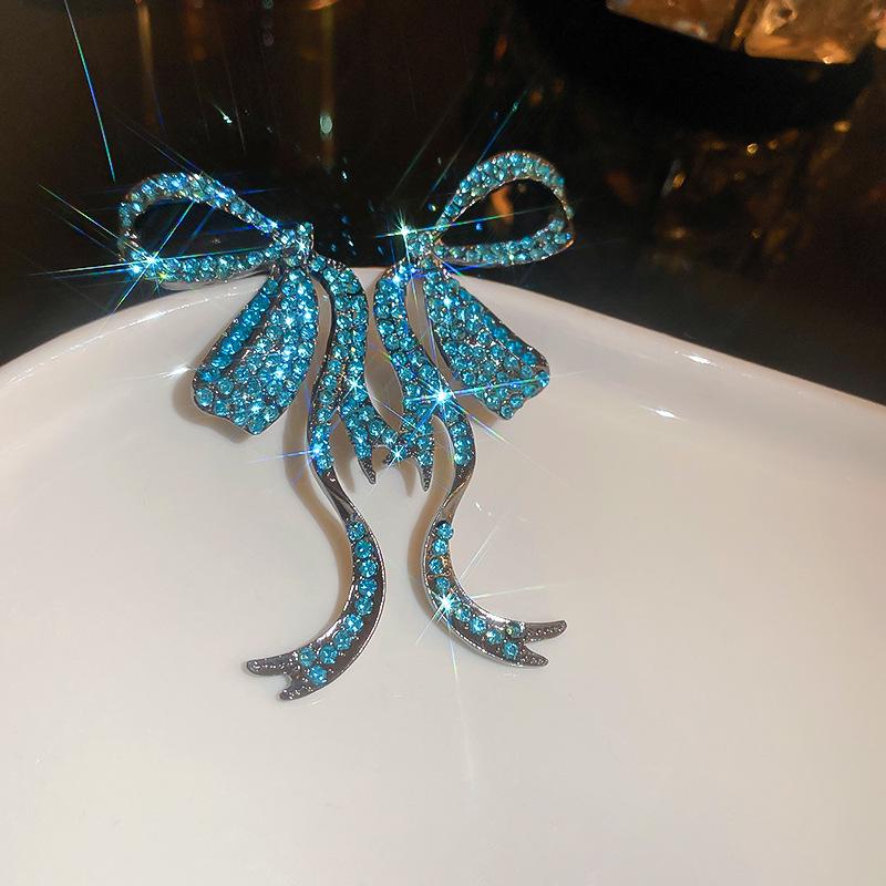 

Элегантные серебряные серьги в виде бантиков с бриллиантами для женщин