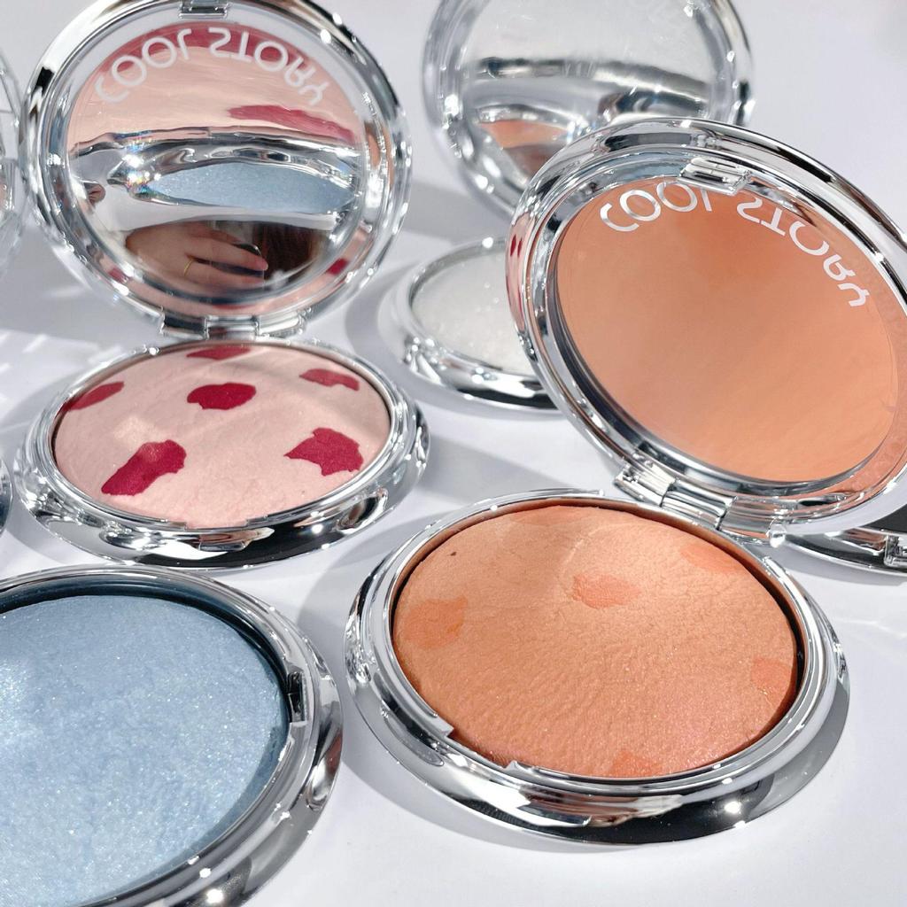 Galaxy Glow Highlighter: Single Shade Shimmer Cream for a Radiant, Long-Lasting Sparkle