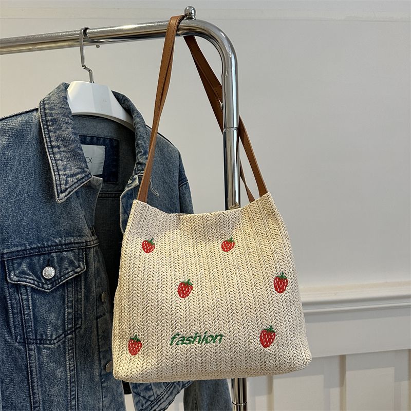 Summer Strawberry Straw Woven Large Capacity Tote Bag New Fashionable and Versatile Casual Small Fresh Shoulder Bag