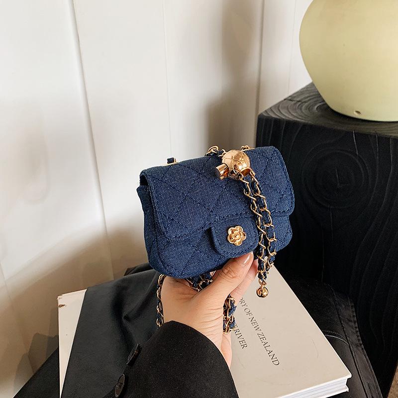 Mini Crossbody Chain Bag for Girls: Autumn/Winter Rhombus Style Lipstick Bag
