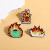 Coleção Fogo Broches de Esmalte This Is Fine Broches Emblema de Lapela Gato Cachorro Café Dados Controle Joias Encorajadoras Presente para Amigos